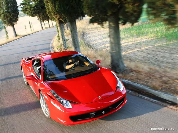 Ferrari 458 Italia на повороте, 458