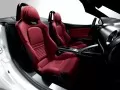 обои для рабочего стола: «Малиновые кожаные сиденья Alfa Romeo 8C Spider»