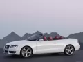 выбранное изображение: «Белая Audi A5 Cabriolet с открытым верхом»