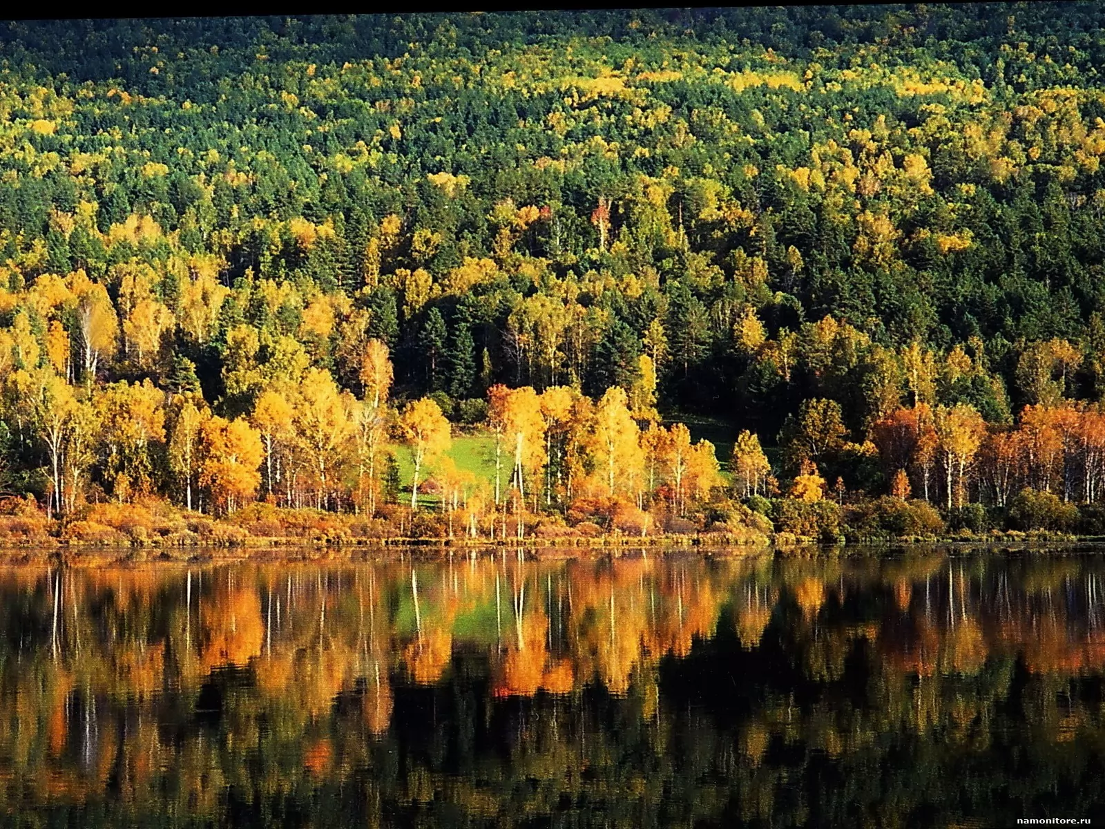 Озеро Телецкое осенью Алтайский край