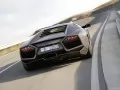 выбранное изображение: «Lamborghini Reventon мчится по дороге»