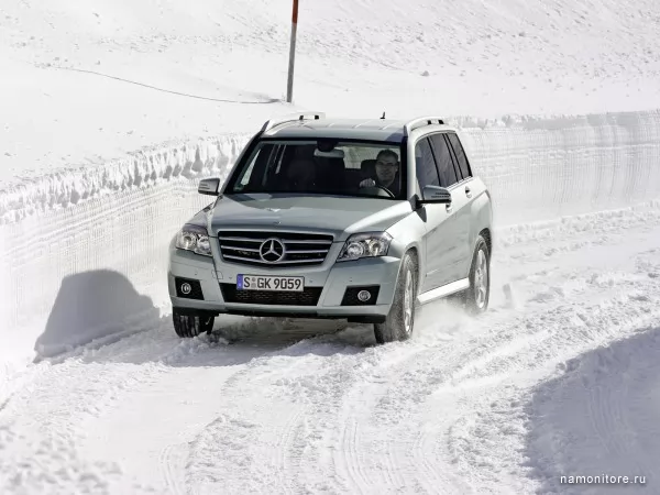 Mercedes-Benz GLK-Class на зимней дороге, Авто/мото