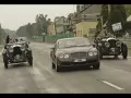 выбранное изображение: «Чёрный Bentley Continental-Gt и пара старых автомобилей на дороге»
