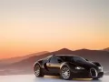 обои для рабочего стола: «Bugatti Veyron на фоне закатного неба»
