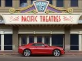 обои для рабочего стола: «Красная Chevrolet Camaro у американского кинотеатра»