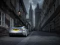 обои для рабочего стола: «Aston Martin DBS на ночной улице»