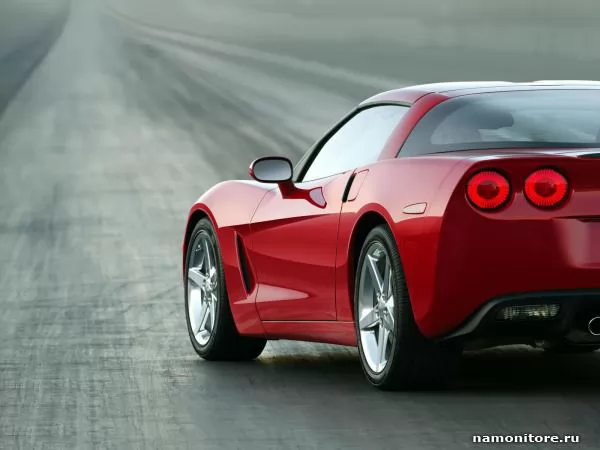 Красный Chevrolet Corvette на дороге. Вид сзади, Автомобили, авто, машины