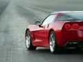 выбранное изображение: «Красный Chevrolet Corvette на дороге. Вид сзади»