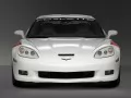 выбранное изображение: «Белый Chevrolet Corvette вид спереди»