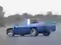 Dark blue Chevrolet Colorado-Cruz behind sideways