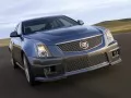 выбранное изображение: «Cadillac CTS-V летит по дороге»