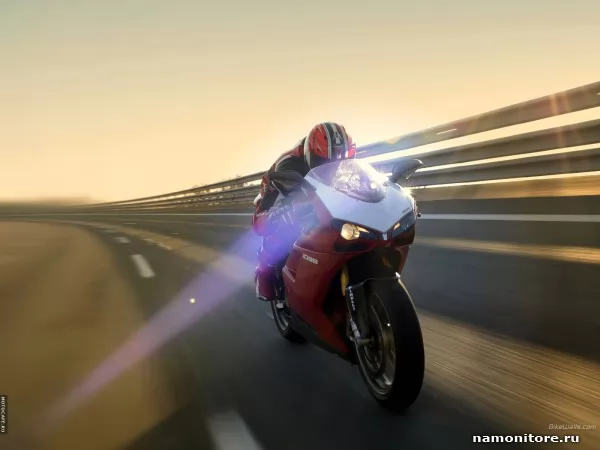 Мотоцикл на мотокроссе, Ducati