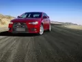 выбранное изображение: «Mitsubishi Lancer Evolution X несётся по дороге»