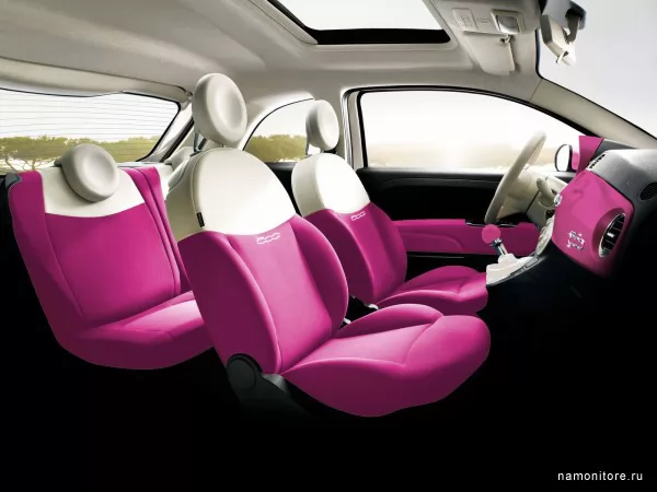 Fiat 500 Barbie Concept. Бело-розовые сиденья в машине, Fiat