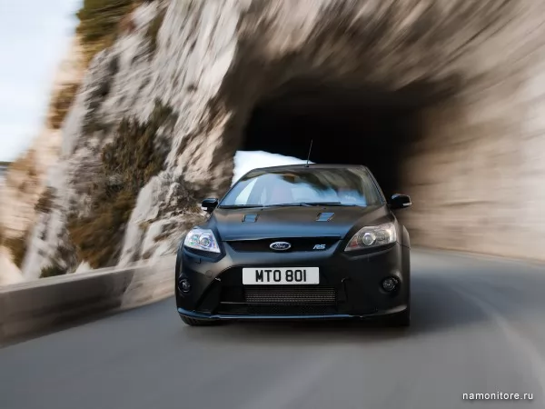 Ford Focus RS500 выезжает из горного тоннеля, Focus