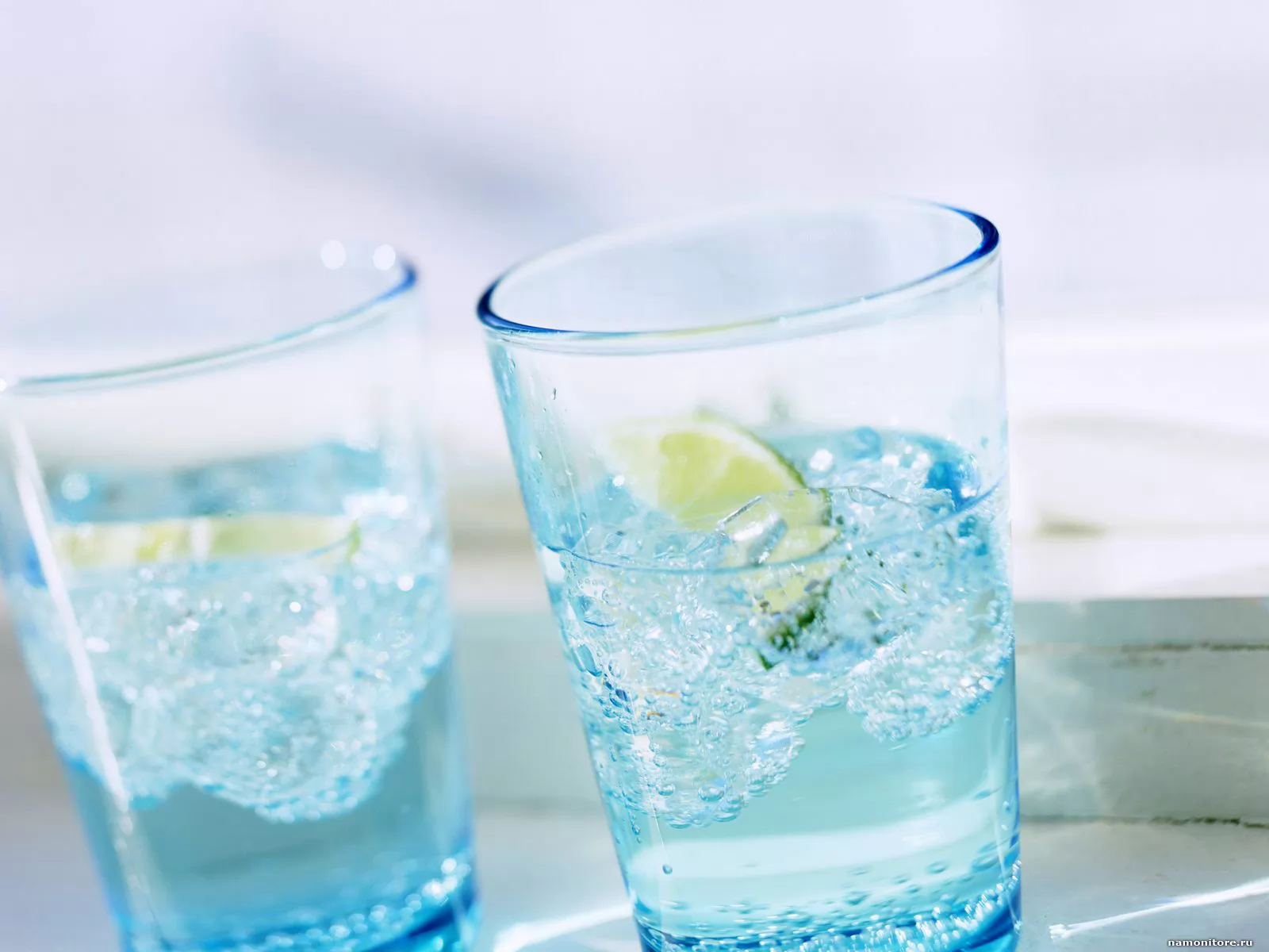 Питьевая вода лед. Стакан воды. Шипучка в стакане. Минеральная вода в стакане. Красивые стаканы для воды.