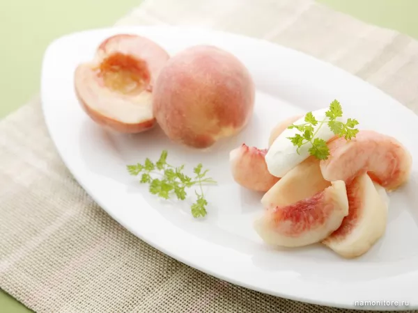 Персики на тарелке, Еда, вкусности