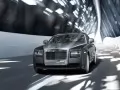 обои для рабочего стола: «Rolls-Royce Ghost мчится по дороге»