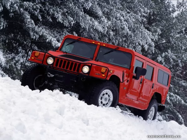 Красный Hummer H1 в снегах, Hummer
