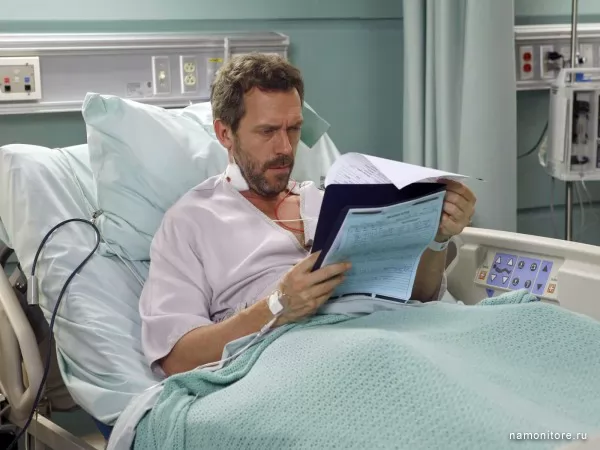 Доктор Хаус читает диагноз, лёжа под капельницей, Кино