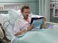 выбранное изображение: «Доктор Хаус читает диагноз, лёжа под капельницей»