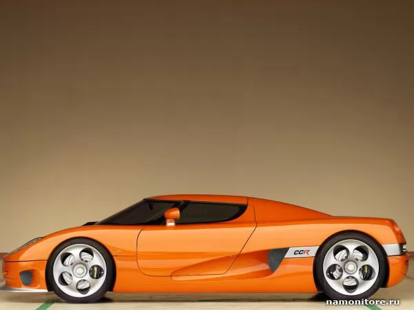 Оранжевый Koenigsegg CCR сбоку, Koenigsegg