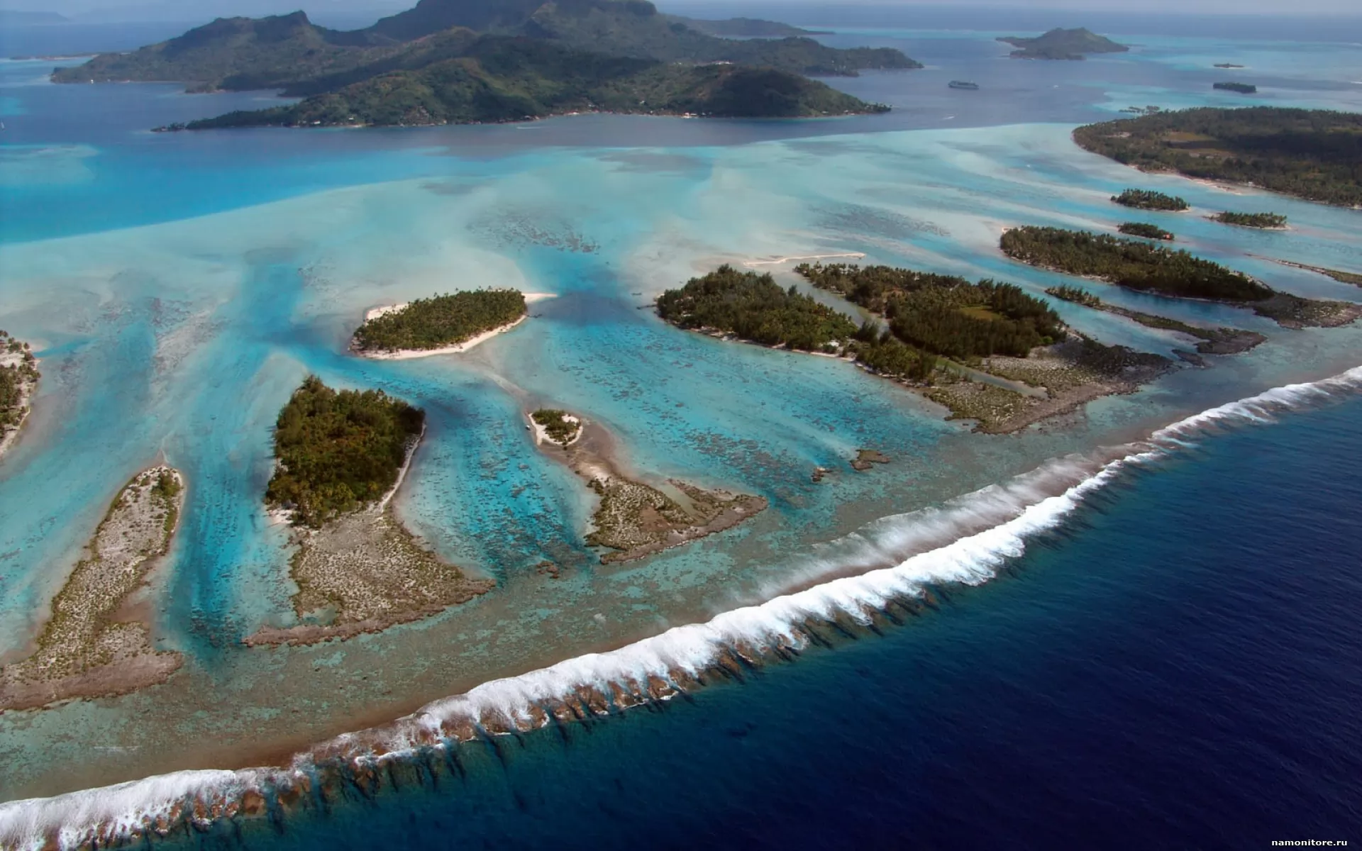 Три самых больших островов. Остров Монурики Фиджи. Атолл Бора-Бора. Коралловые острова Бора Бора. Бора Бора островок.