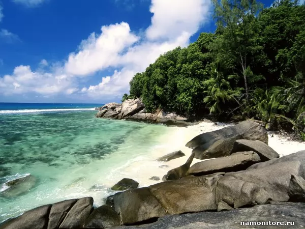 Seychelles. Pirate Cove, Moyenne Island, Summer
