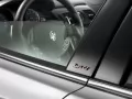 обои для рабочего стола: «Руль Maserati Quattroporte-Sport-Gt через боковое стекло»