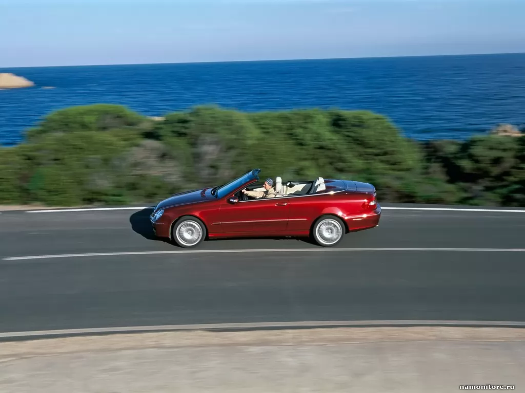 Красный Mercedes Clk-320-Cdi на дороге вдоль морского побережья, Mercedes-Benz, автомобили, кабриолет, красное, побережье, техника х