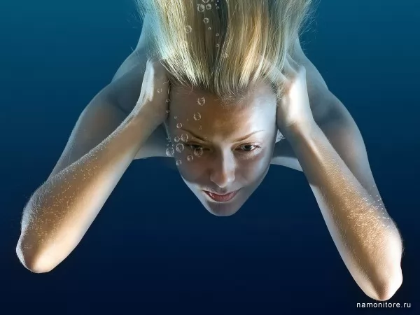 Under water, Girls