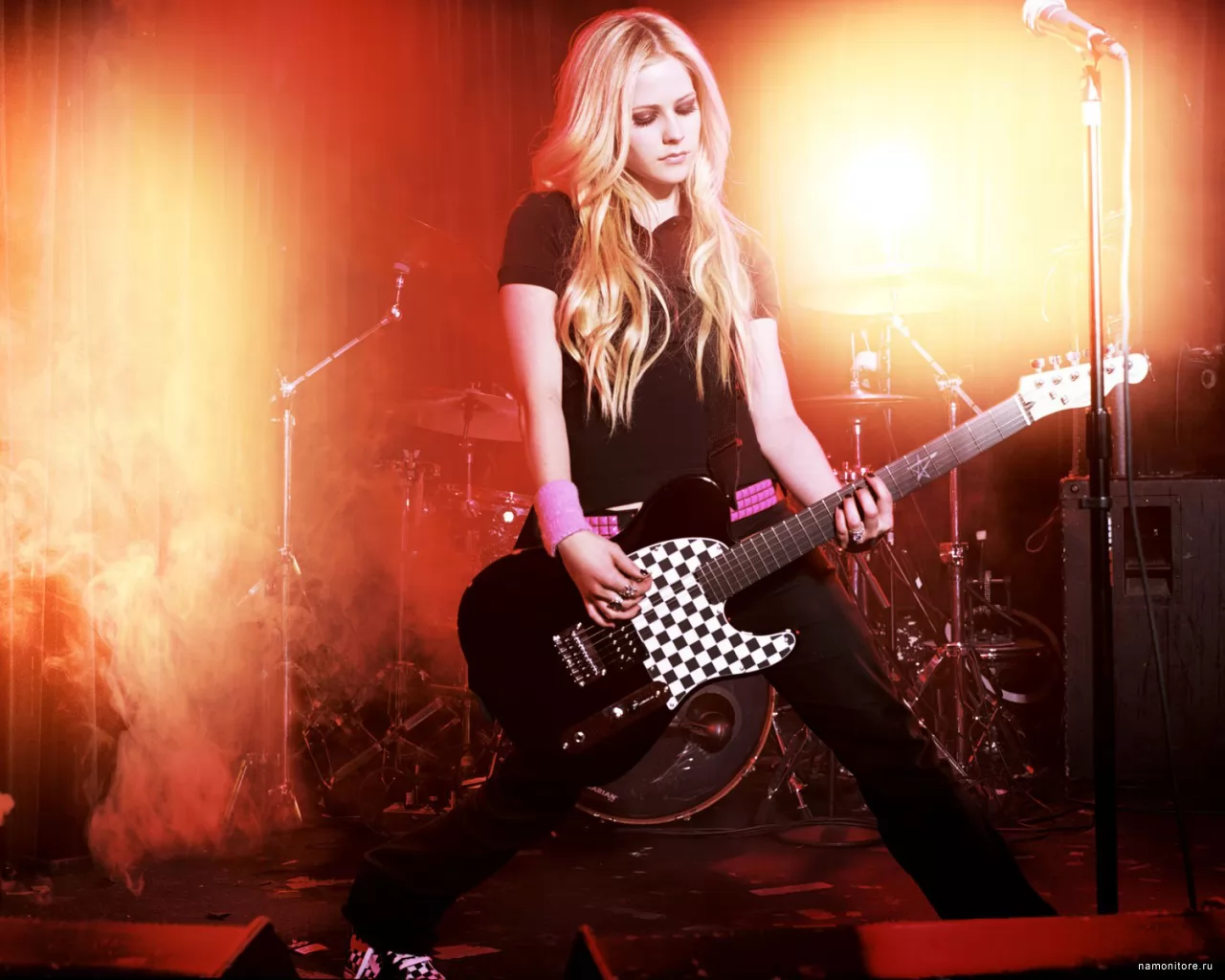 Avril Lavigne    ,  , , , , ,  