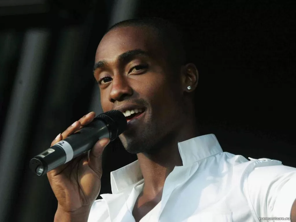Simon Webbe with a microphone in hands, black, celebrities, men, music x