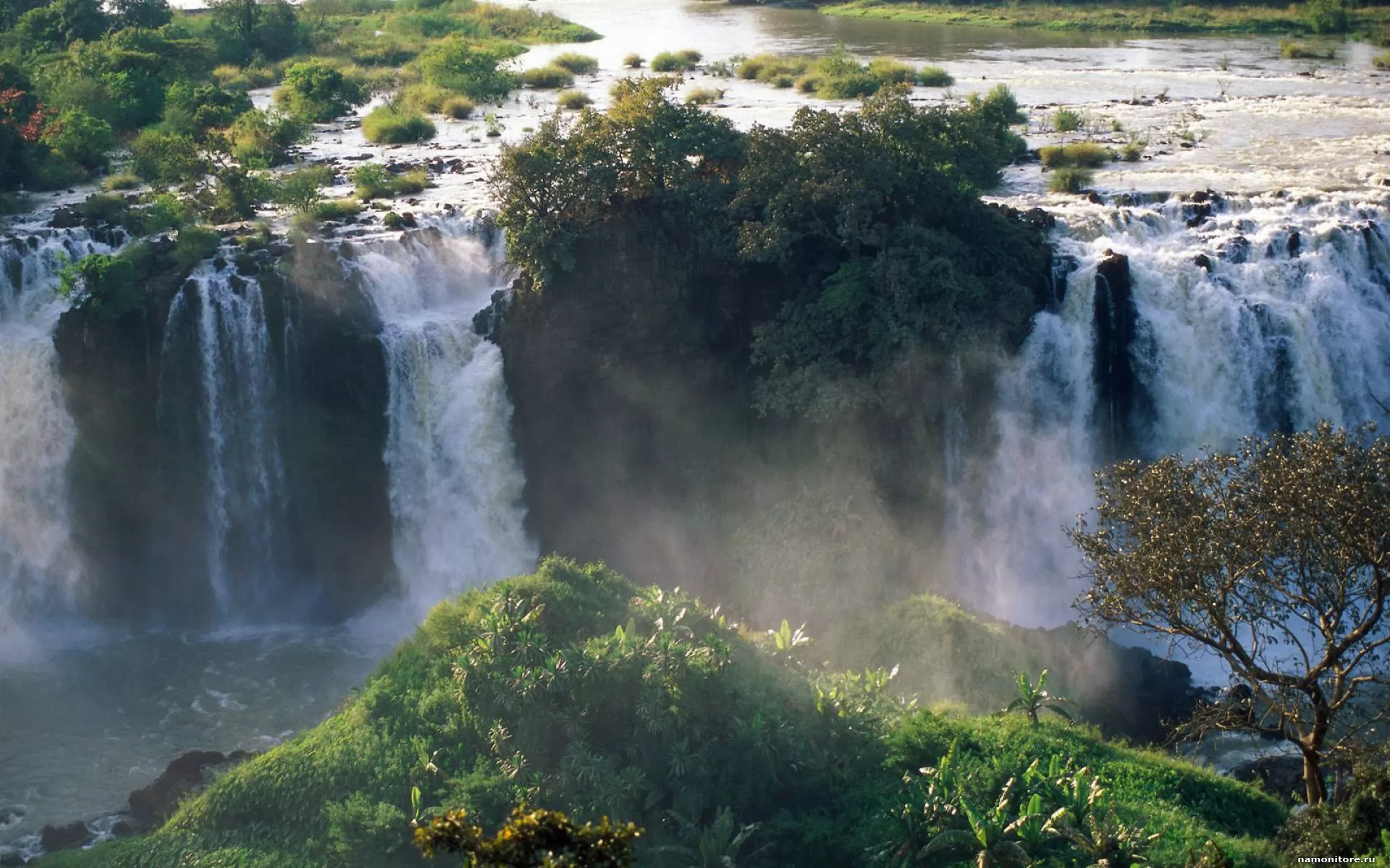 Водопад на средние. Водопад тис Ысат в Эфиопии. Ачелманский водопад. Парк Ентото эфиопияэ. Река Амазонка водопады.