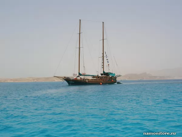 Пиратская яхта, Природа
