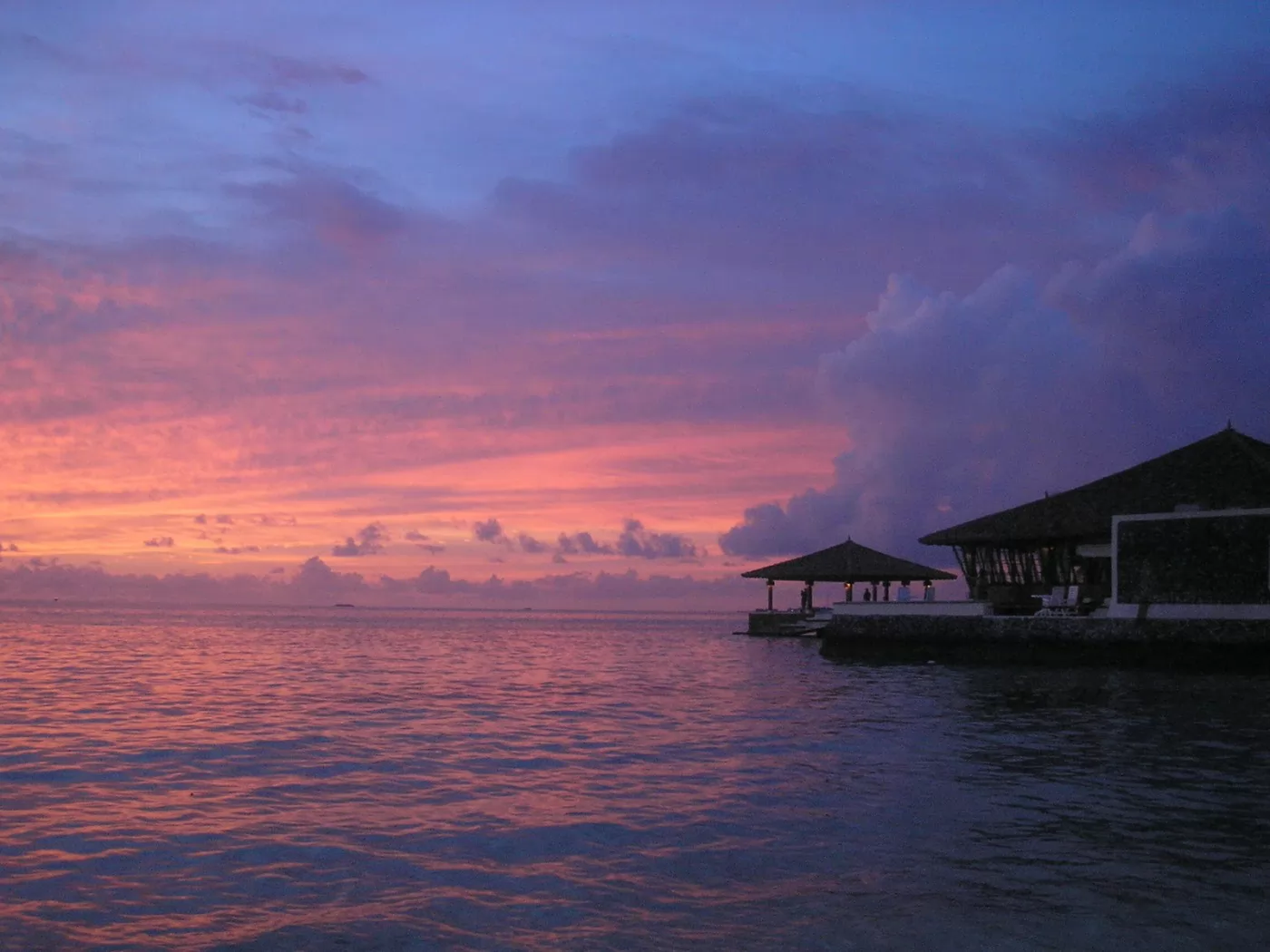 Мальдивы фиолетовый закат