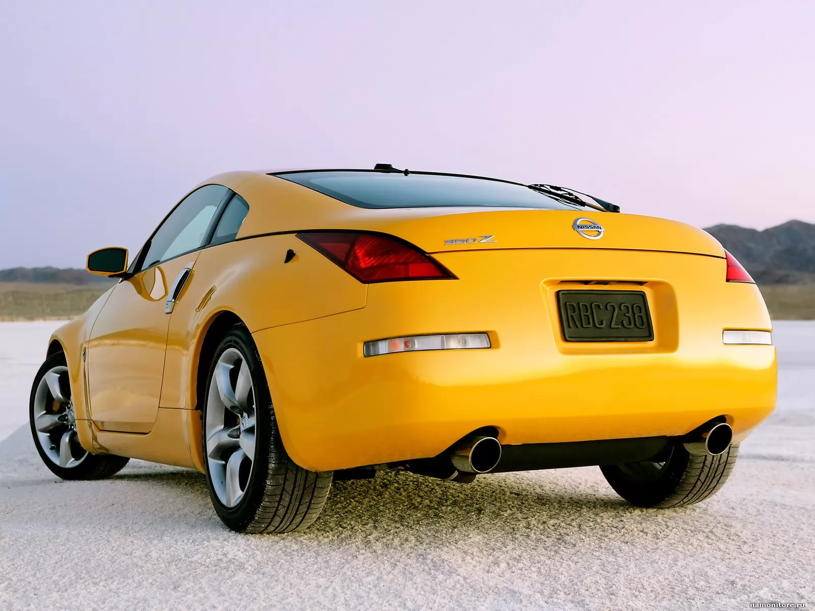 Nissan 350z желтая