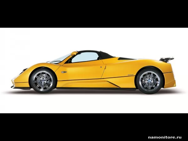 Жёлтый Pagani Zonda-Roadster на белом фоне, вид сбоку, Pagani
