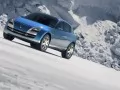 выбранное изображение: «Синий Renault Egeus-Concept на фоне меловых скал»