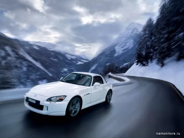 Honda S2000 Ultimate Edition rushes on road, S2000