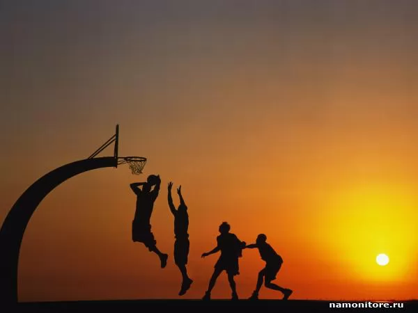 Баскетболисты на открытой площадке на закате, Разные виды спорта