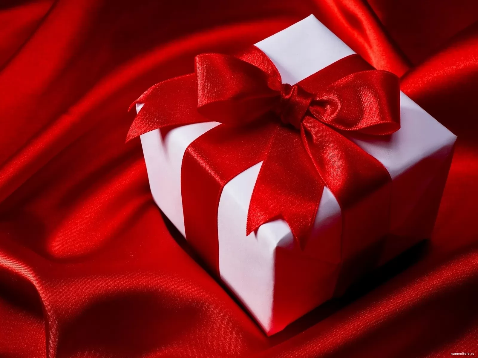 Фотографии сюрприз. Подарок. Красный подарок. Красивые подарки. Красивый красный подарок.
