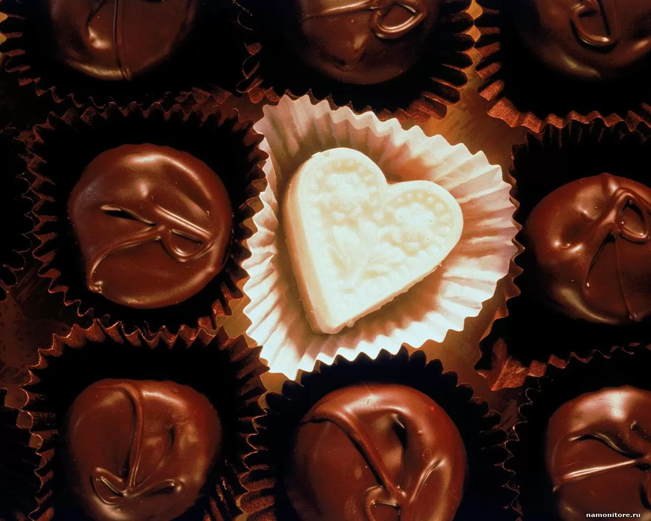 День шоколадных сюрпризов. Всемирный день шоколада. Шоколадный сюрприз. Люди не шоколадные конфеты. Ощущение сладости