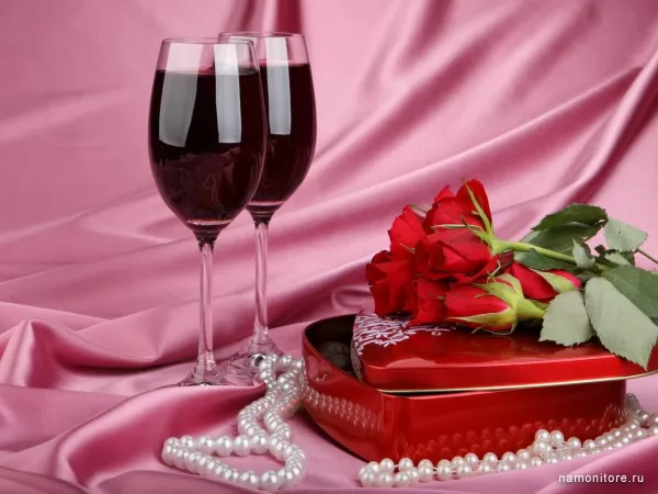 Вино в бокалах, День Св. Валентина