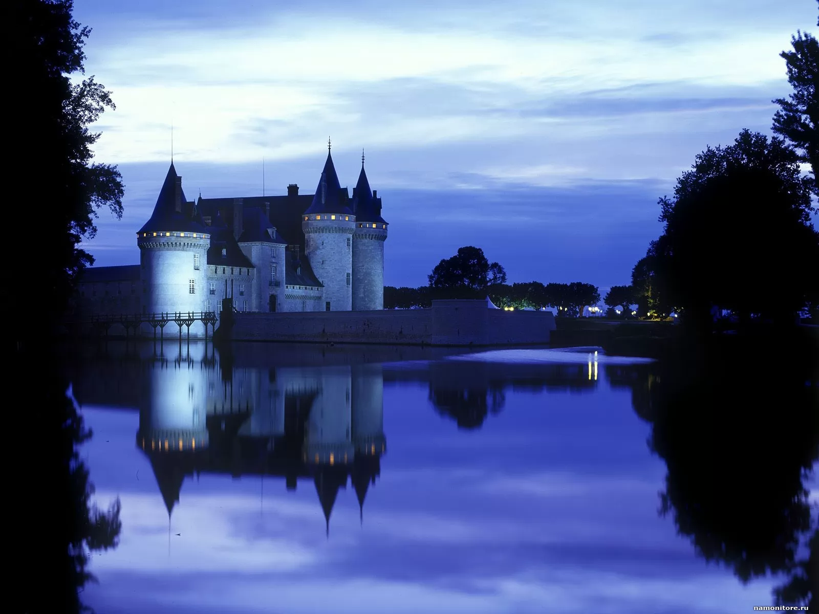 . Chateau Sully-Sur-Loire,   , ,  