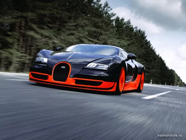 Bugatti Veyron Super Sport мчится по дороге, Veyron