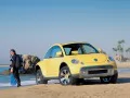 обои для рабочего стола: «Volkswagen New-Beetle на песчаном побережье»