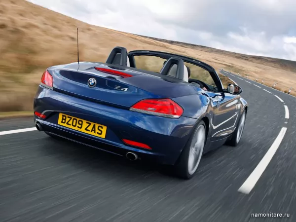 Opened by BMW Z4 UK Version rushes on road, Z4