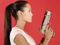 выбранное изображение: «Анджелина Джоли с пистолетом»