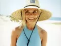open picture: «Jaime Pressly in a straw hat on sandy coast»